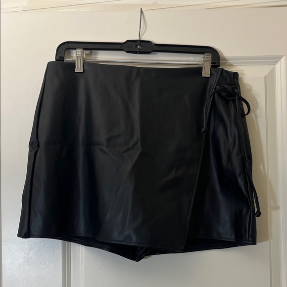 T.J.Maxx Pants - NWT T.J.Maxx Black Faux Leather Skort